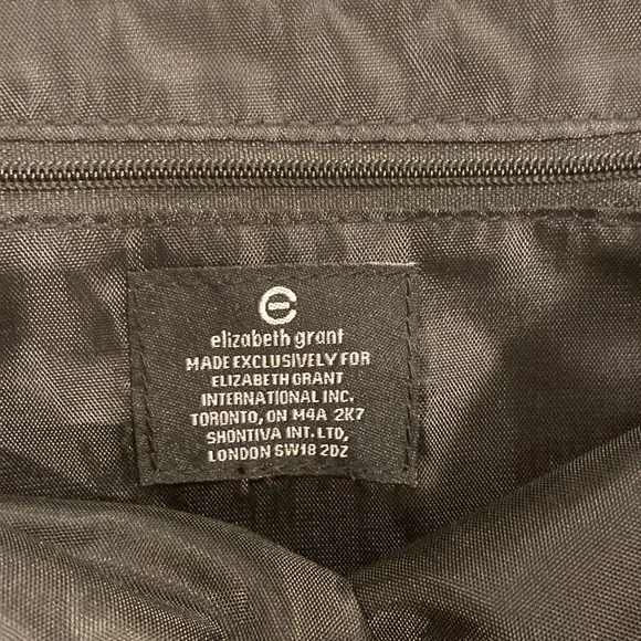 Elizabeth Grant Tote, Fully Lined in Silver with snap closure -NWOT - Picture 5 of 9